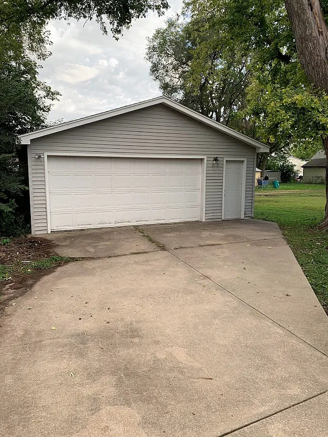 2 bed, 792 sqft, $1,200 — Photo 2