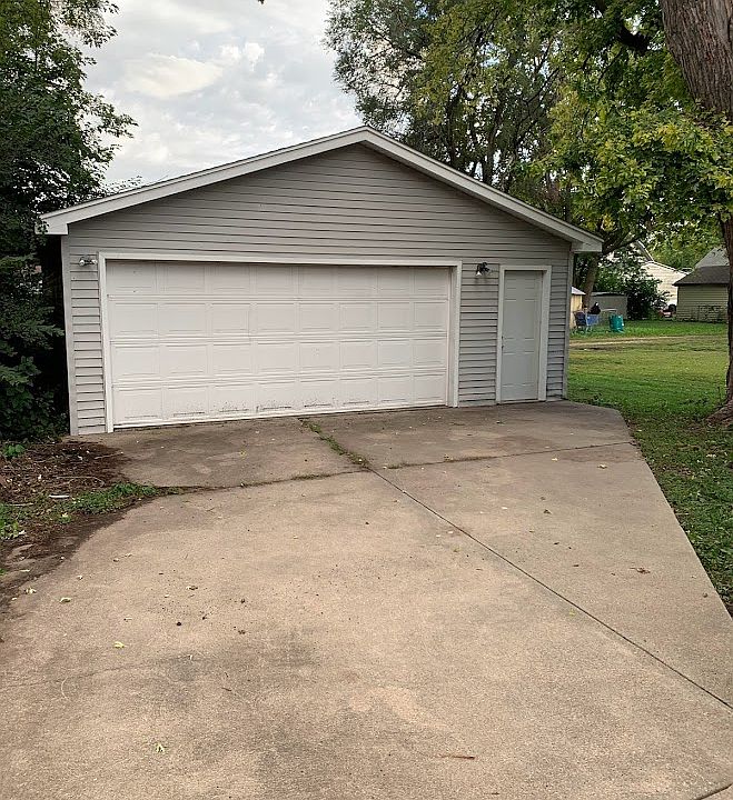 2nd image of 2755 Indianapolis Ave