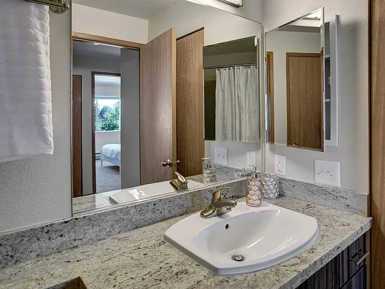 Leilani Apartment Homes — Photo 15