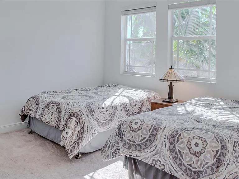 9911 S Miralago Way — Photo 6