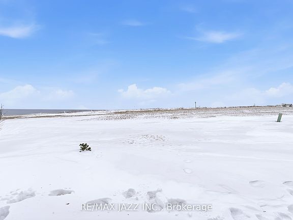 4th image of 15 Bluffs Rd