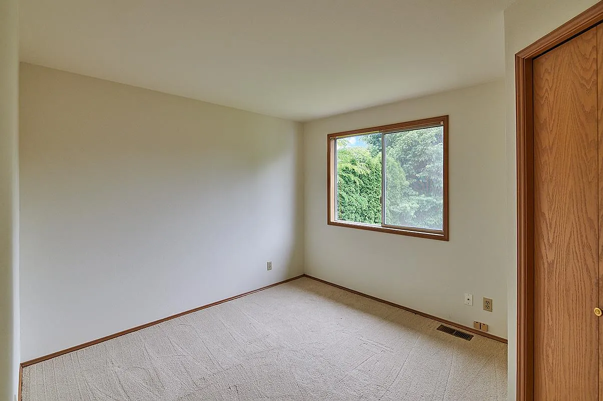 4 bed, 2040 sqft, $3,950 — Photo 3