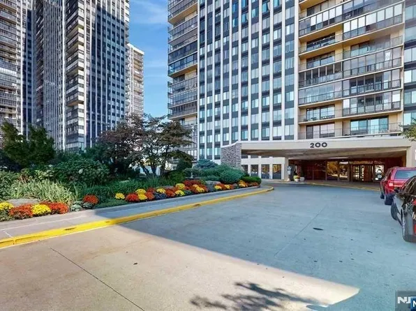 200 Winston Dr APT 418, Cliffside Park, NJ 07010