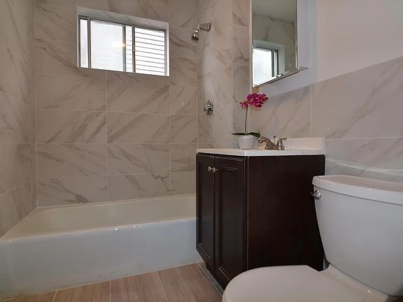 4th image of 85 Billings St #1