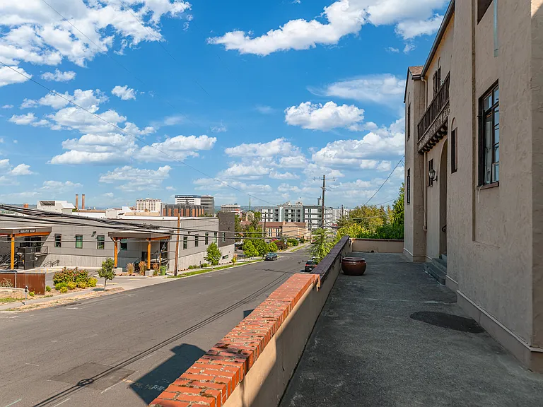 Vista Court — Photo 5
