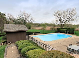 2236 Harrow Gate Dr, Inverness, IL 60010