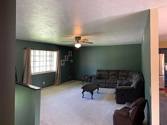 3rd image of 474 Valley Manor Ln