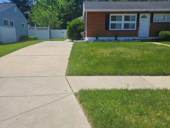 2nd image of 2431 Woodcroft Rd