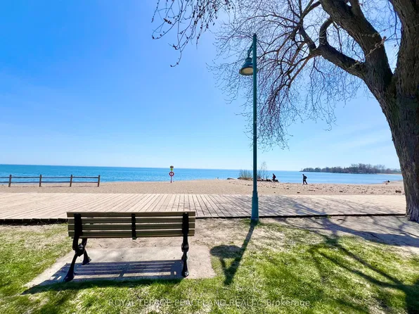 5 Herbert Ave, Toronto, ON M4L 3P8