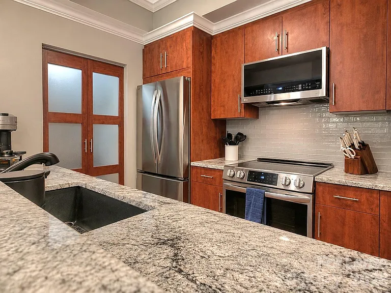 300 W 5th St #105 — Photo 10