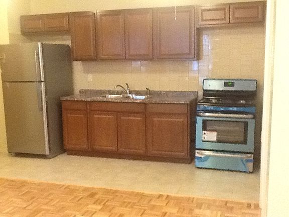 4th image of 1568 Lincoln Pl APT 1R