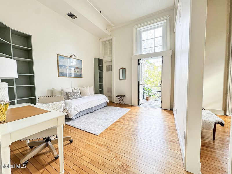 5th image of 409 Madison Avenue #102