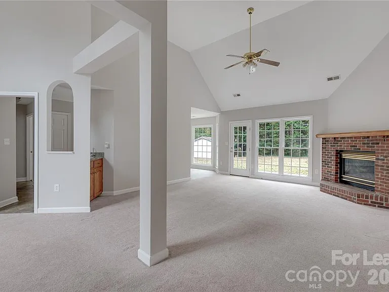 136 Trollingwood Ln — Photo 8