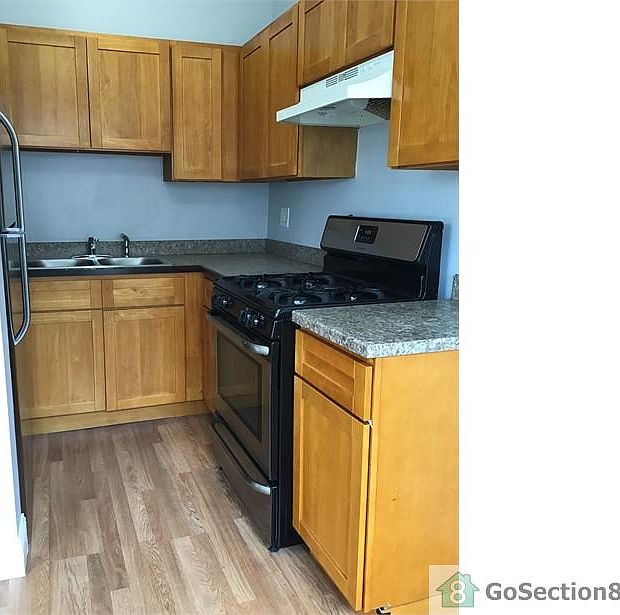 1st image of 6916 S Clyde Ave #3