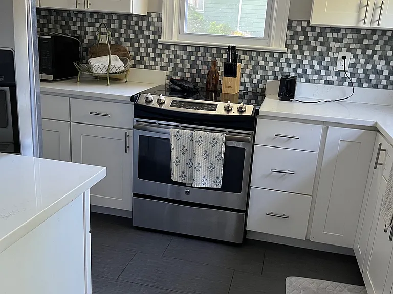 8315 Potomac Ave — Photo 11