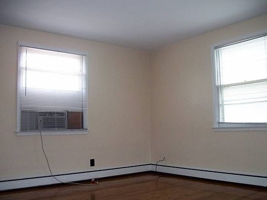 2nd image of 1120 23rd St APT C