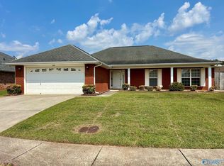 210 Shadow Cove Dr SW, Huntsville, AL 35824