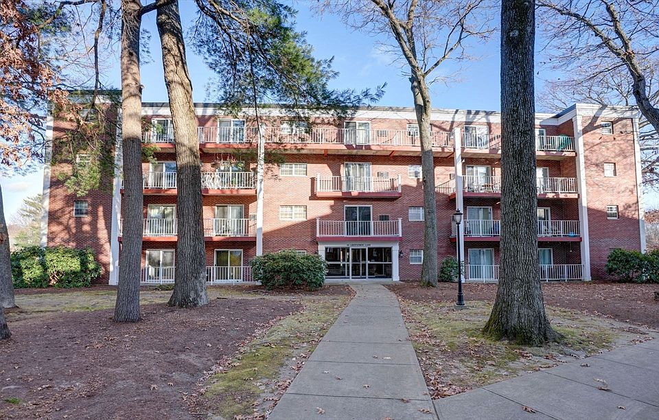 1st image of 65 Greentree Ln APT 17