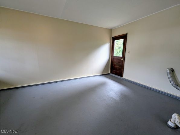 1279 Stewart Ln, Coshocton, OH 43812