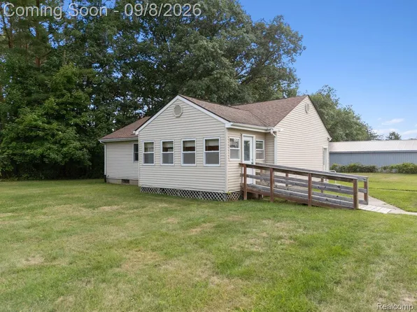 5210 Pinckney Rd, Howell, MI 48843