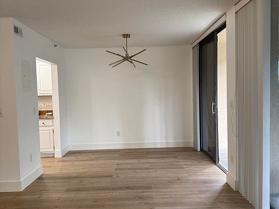 2nd image of 859 Jeffery St #1030