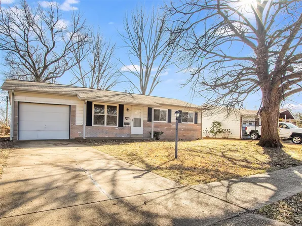 7364 Coachman Ln, Hazelwood, MO 63042