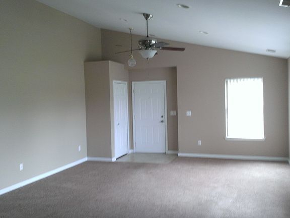 3rd image of 42262 Hanover Dr