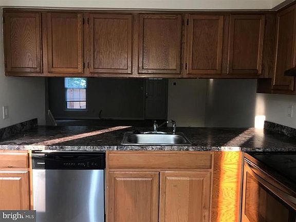 3rd image of 555 Park Manor Cir Unit 5