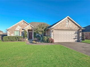 408 N Sabine Pass Rd, Fayetteville, AR 72704