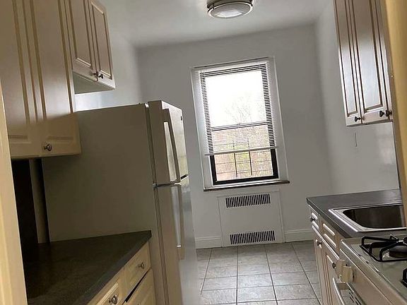 4th image of 17290 Highland Ave APT 5