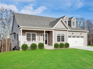 6 Essex Sq, Essex, CT 06426
