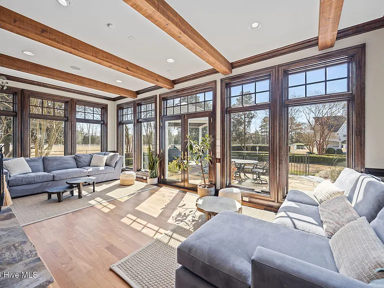 Lexington Dr — Photo 32