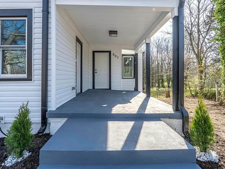 407 Cox Ave — Photo 2