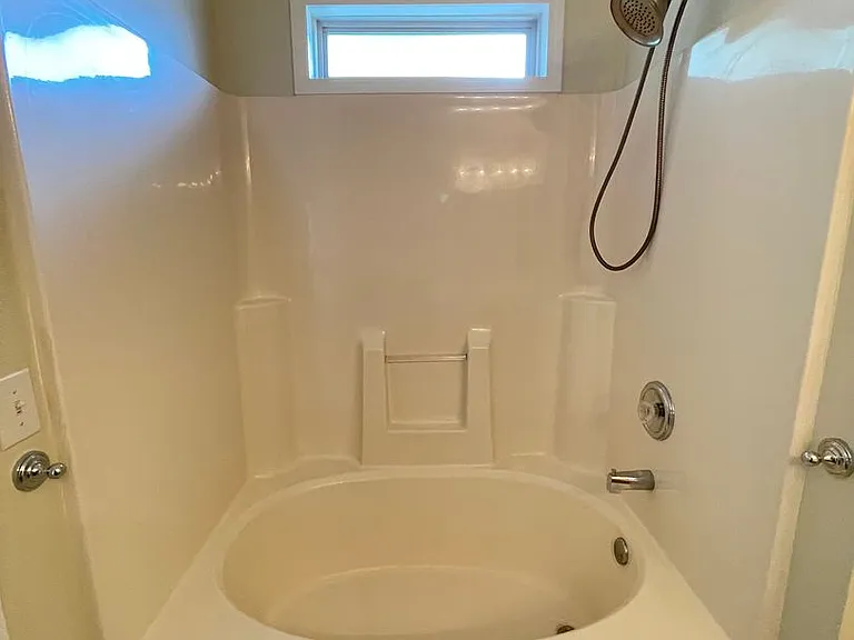 606 Ascott Way — Photo 32