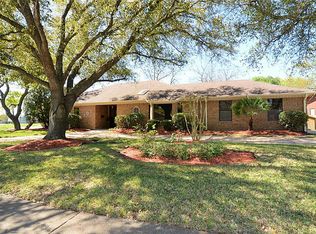 101 Bayou View Dr, Seabrook, TX 77586
