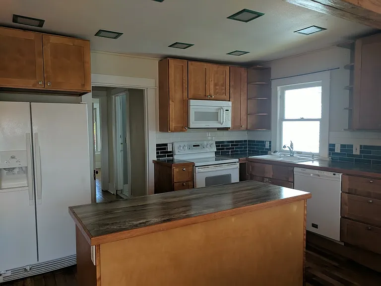 Modern kitchen, Pratt and Larson 
Tile