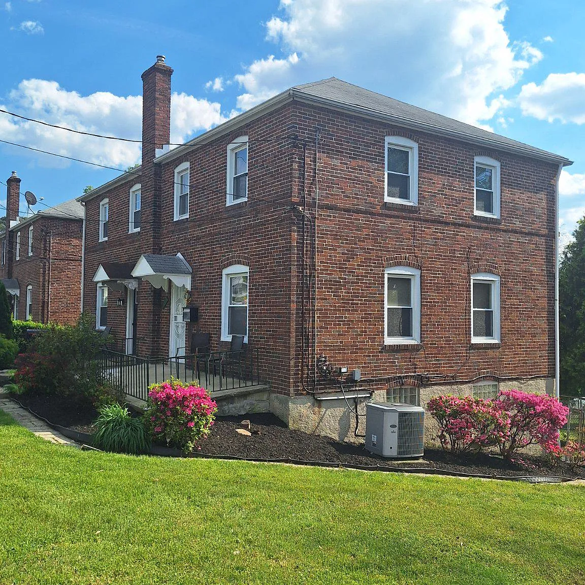 3 bed, 2.0 bath, 1600 sqft, $2,050 — Photo 3