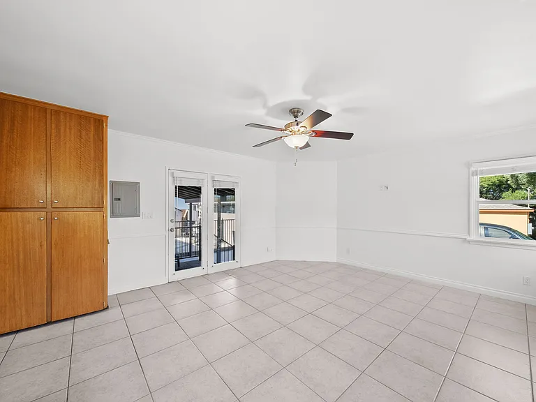 10257 McVine Ave — Photo 16
