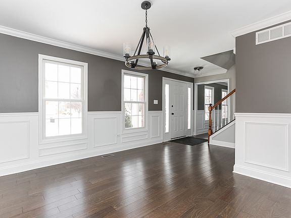 3rd image of 547 Danbury Dr