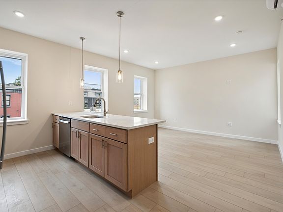 2nd image of 2614 W Girard Ave #D