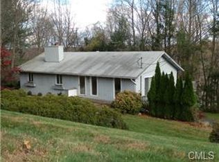 84 Kent Ln, Trumbull, CT 06611