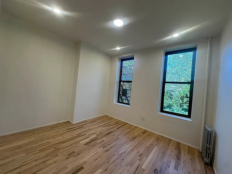 373 13th St #2R — Photo 8