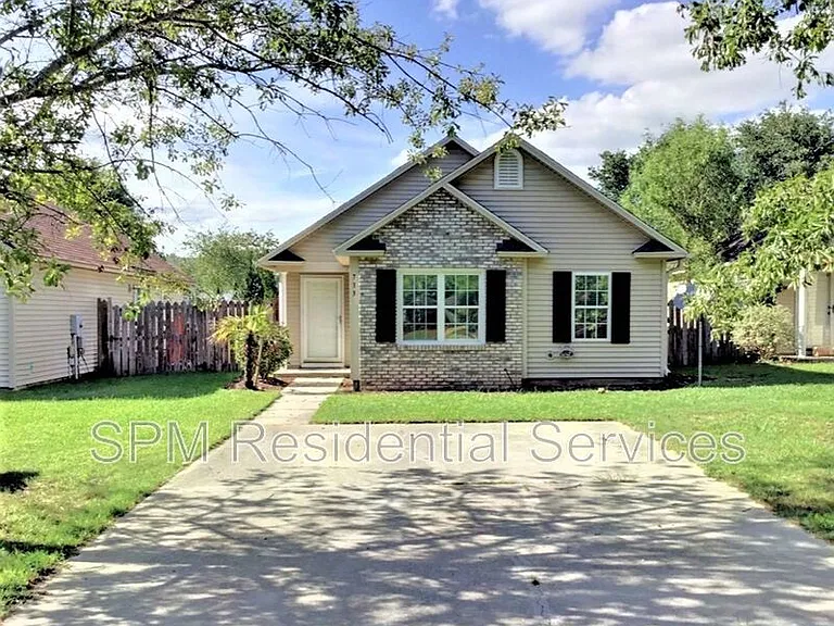 733 Grathwol Dr — Photo 1