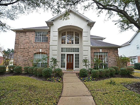 THE STUCCO ACCENT & LUSH LANDSCAPING ADD TO THE GORGEOUS FACADE OF THIS HOME!