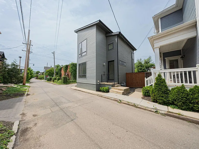 567 Lathrop St — Photo 3