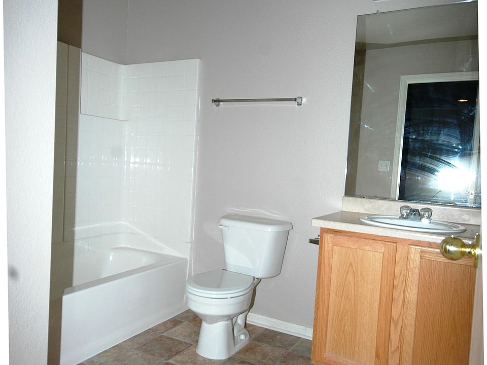 2nd image of 897 Canary Ln