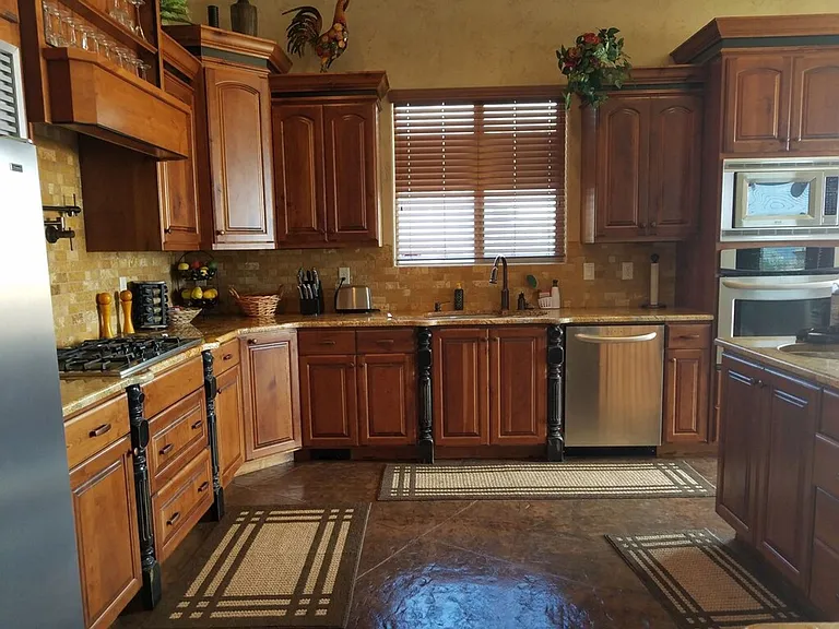 156 S Crest Line Dr — Photo 3