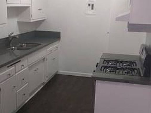 3rd image of 5030 Maplewood Ave #107