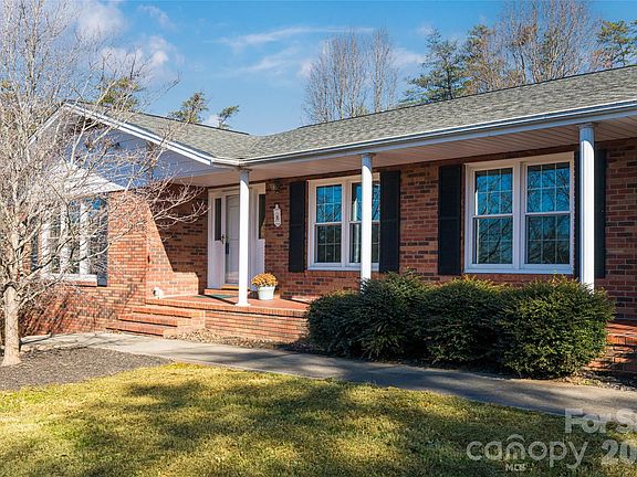 2nd image of 15 Lackey Ln