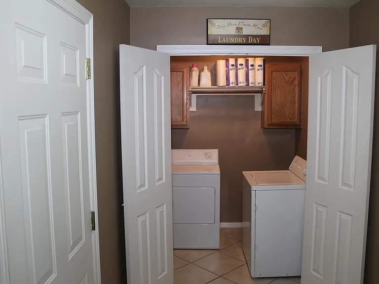 4702 SW Golden Eagle Ave — Photo 10